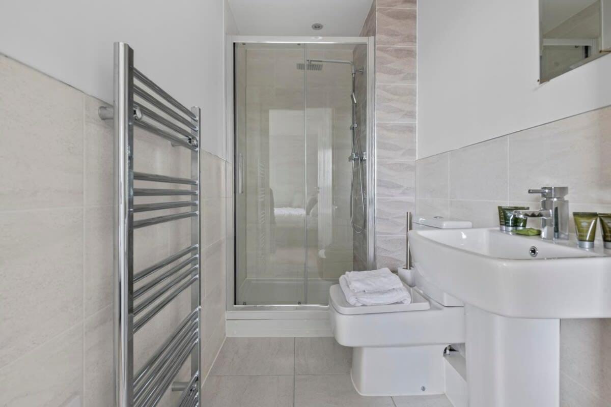 Spacious 1 Bedroom Apartment In A Converted Mill Leeds  Esterno foto