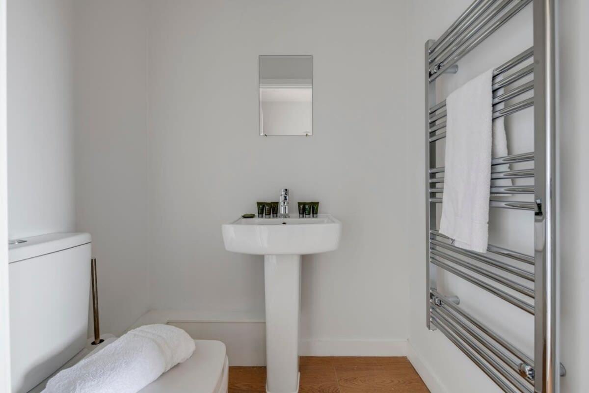 Spacious 1 Bedroom Apartment In A Converted Mill Leeds  Esterno foto