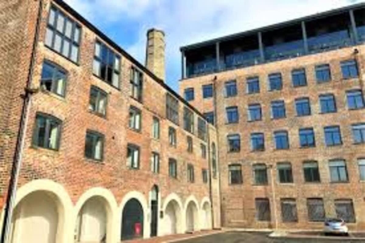 Spacious 1 Bedroom Apartment In A Converted Mill Leeds  Esterno foto