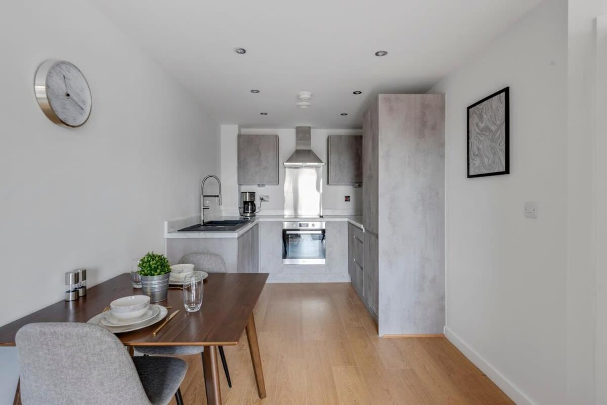 Spacious 1 Bedroom Apartment In A Converted Mill Leeds  Esterno foto